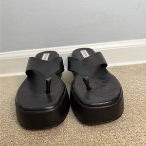 Steve Madden - Y2K Black Platform Flip Flops | 🖤